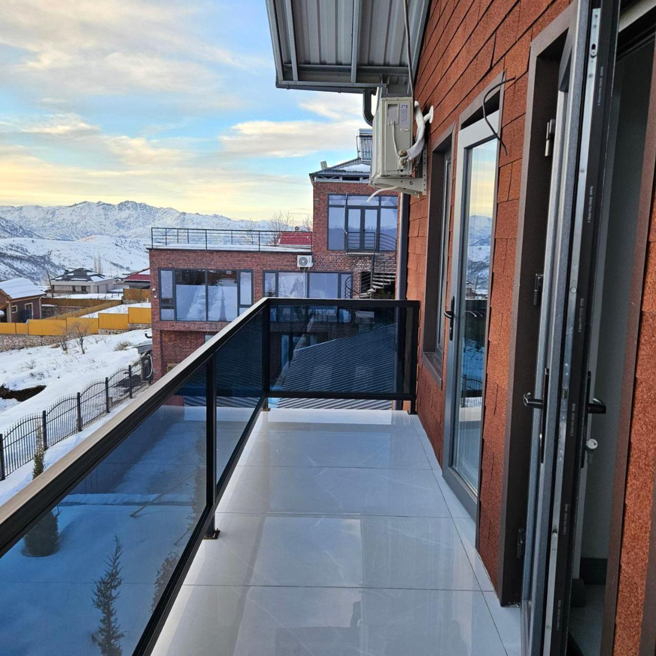 Panorama Lux Pensionat Chimgan Eksteriør billede